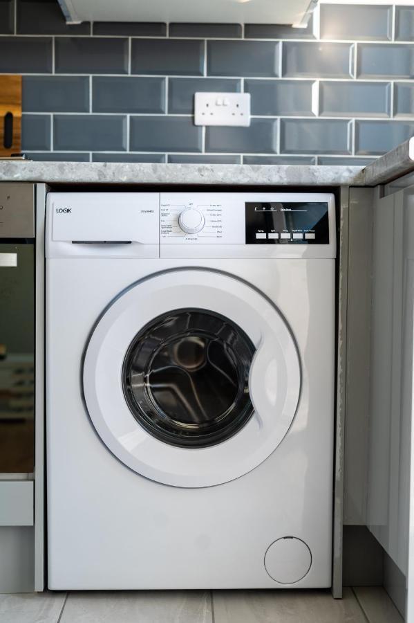 Elmcroft - 10 Mins Walk To Town Centre Apartment