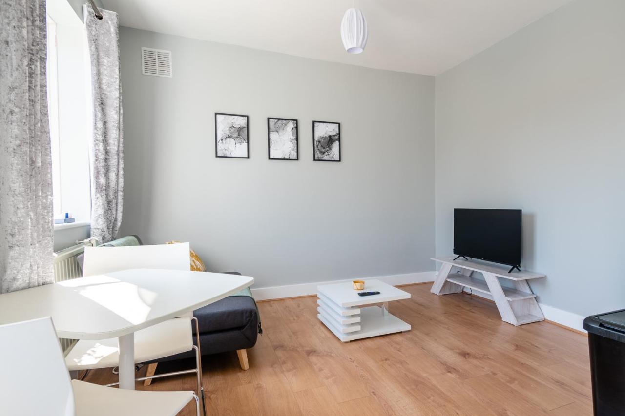 Apartment Elmcroft - 10 Mins Walk To Town Centre Woking