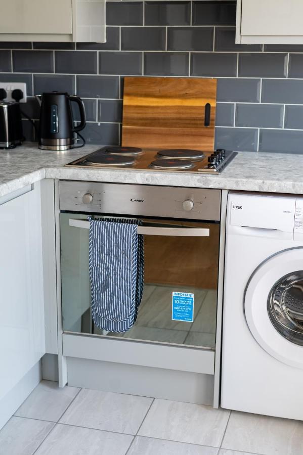 Elmcroft - 10 Mins Walk To Town Centre *